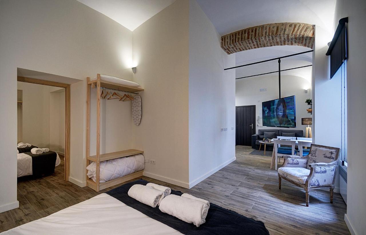 Apartamentos Al-Qazeres Luxury La Concepcion Caces Zewnętrze zdjęcie